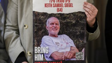 Кадрите са заснети по начин който наподобява предишни видеа с