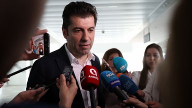 В края на март другият съпресдедател на ПП Асен Василев