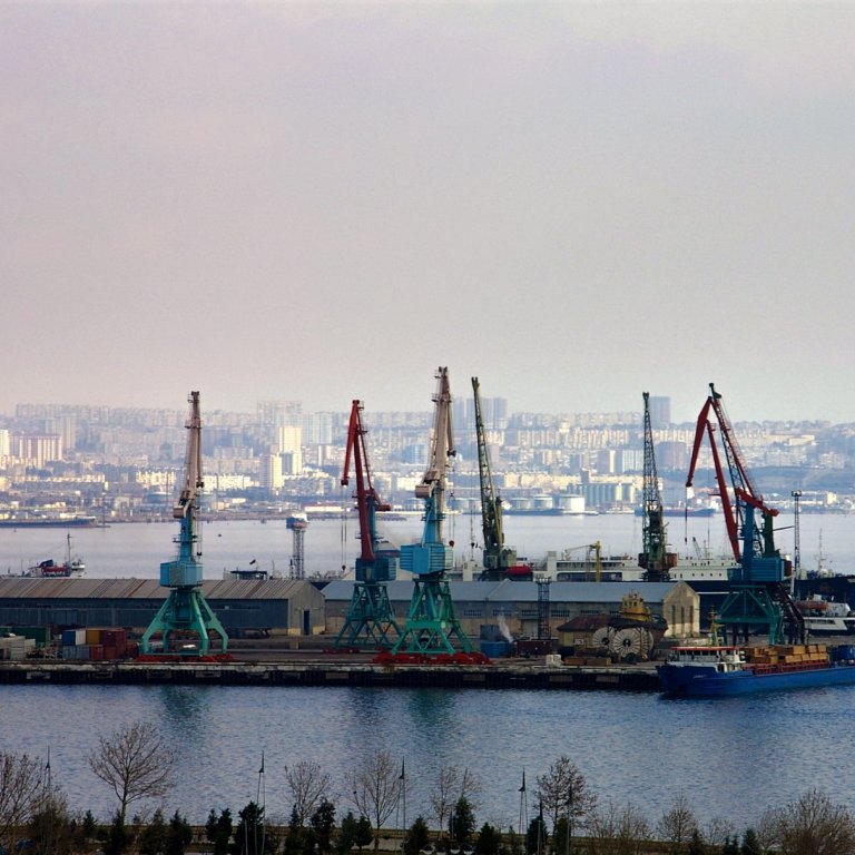 Пристанището в Баку - евразийският търговски хъб, който иска да дава пример със зелените си политики