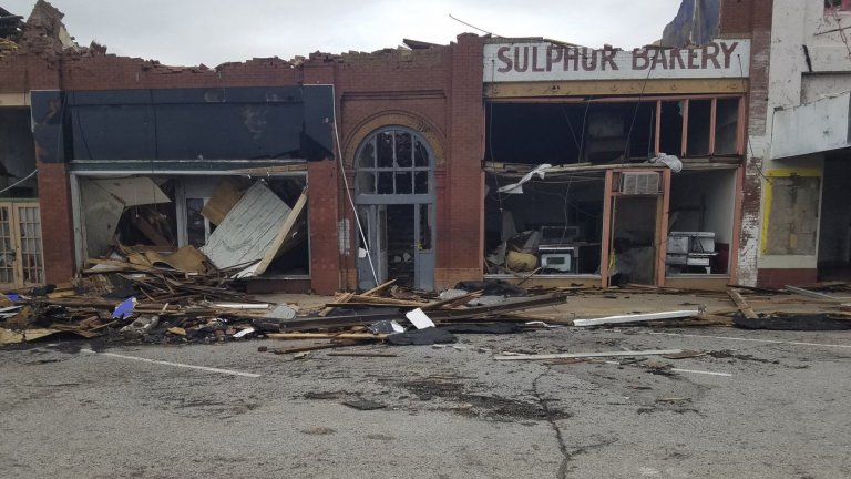Торнадо отне живота на най-малко 4 души в Оклахома, губернаторът обяви извънредно положение