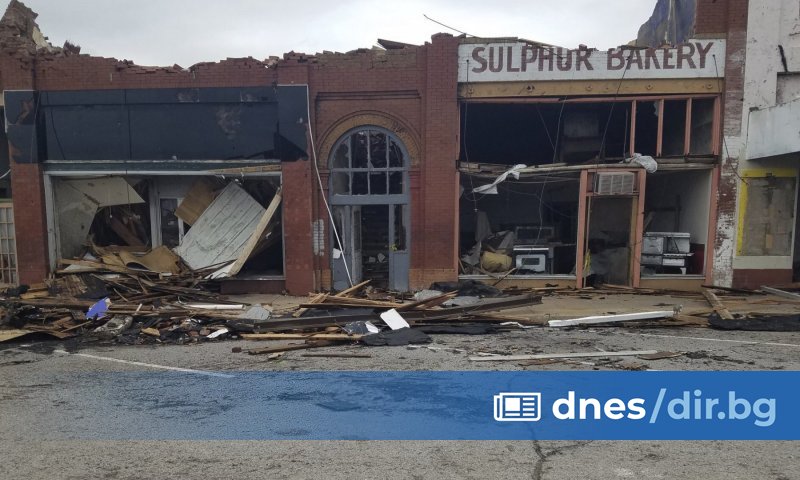 Сред загиналите има четиримесечно бебе, ранените са десетки, добавя Ройтерс.