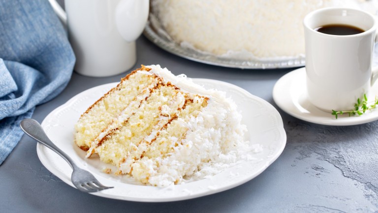 Парче след парче: Как да си приготвите ангелска кокосова торта