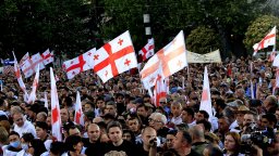 Многохилядни протести и напрежение в Грузия заради закона за чуждите агенти (видео)