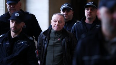 Адвокат Любомир Таков посочи че заради заболяване на Димитров той