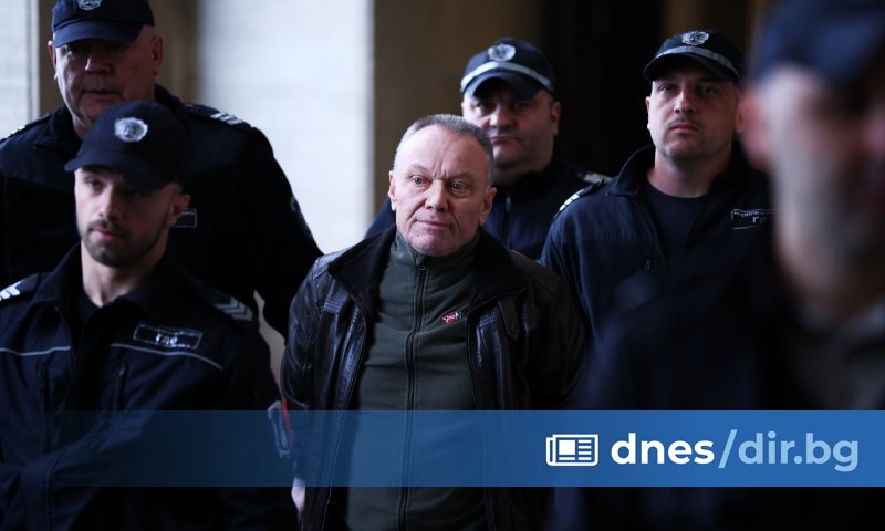 Адвокат Любомир Таков посочи, че заради заболяване на Димитров той