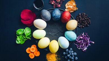 Шарено: Как да боядисаме яйцата с подправки, зеленчуци и кафе