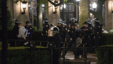 Някои американски политици обвиняват университетските демонстранти в антисемитизъм като се