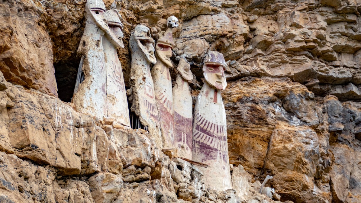 Мистерията на саркофазите от Караия или древните мъдреци на Перу