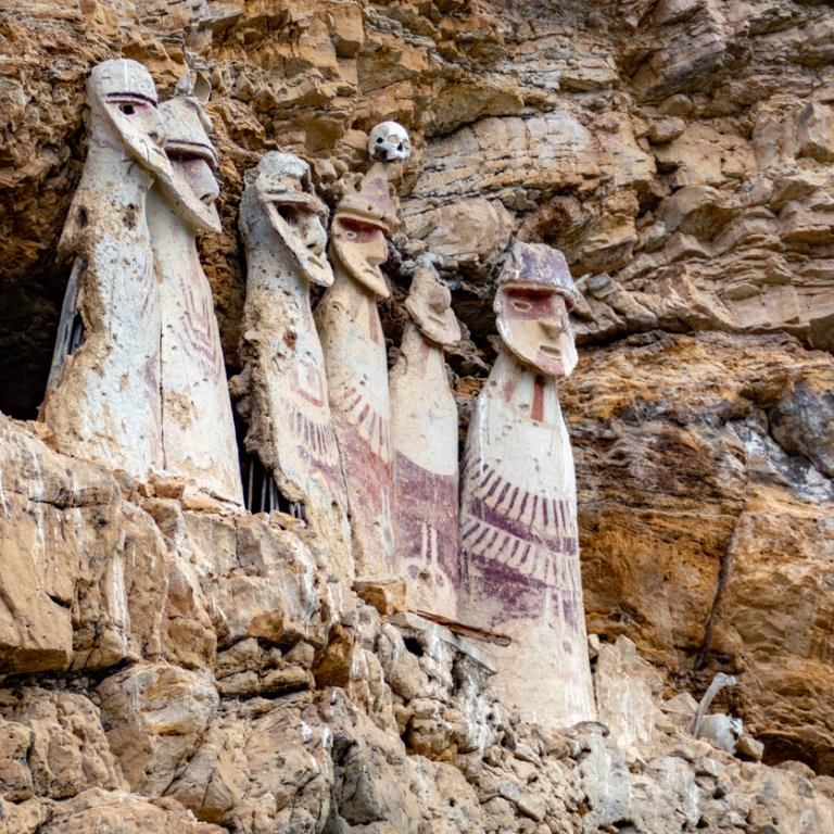 Мистерията на саркофазите от Караия или древните мъдреци на Перу