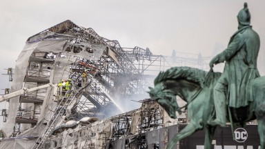 Експерти: Не бива да се бърза с реставрацията на изгорялата сграда на борсата в Копенхаген