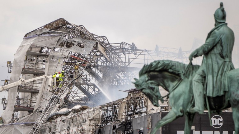 Експерти: Не бива да се бърза с реставрацията на изгорялата сграда на борсата в Копенхаген