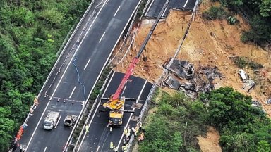 Броят на загиналите след срутване на магистрала в Китай достигна 36