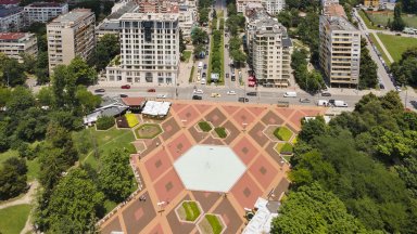 Петя Лозанова била на разходка с 2 годишния си син и