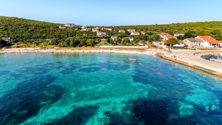 Тайното бижу на хърватското крайбрежие с евтино вино и островни приключения