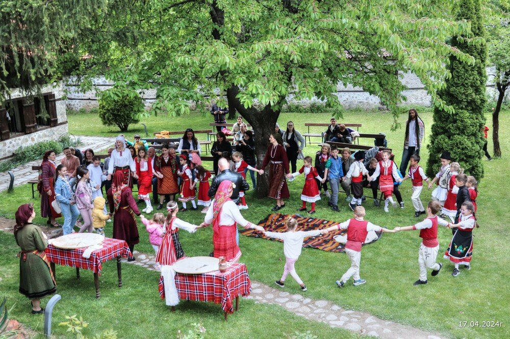 Музейният комплекс в Банско и учениците от Начално училище "Св. Паисий Хилендарски" и тази година пресъздадоха народни ритуали