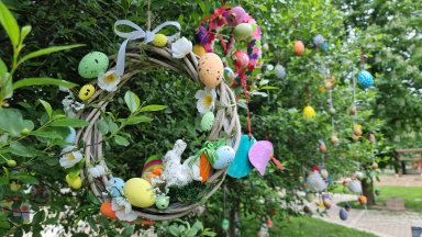В очакване на Възкресение Христово: Великденски яйца изпъстриха страната (снимки)