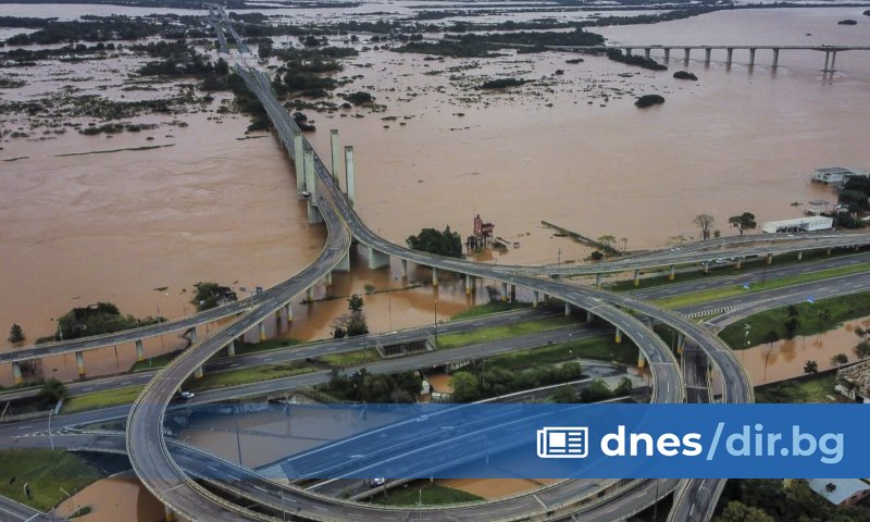 Хиляди са евакуирани заради наводненията, които опустошиха цели градове. Това