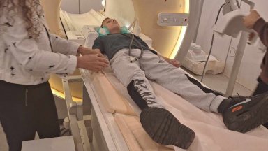 SWİFT BİC UNCRBGSF Титуляр Гинка Николинова Борисова майка на Денислав Петров