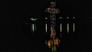 Кръстът, потопен в язовир край кюстендилското село Горна Гращица, засия преди Великден