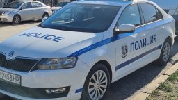 13-годишен открадна кола в Долни чифлик и духна с нея, полицията го откри и върна вкъщи