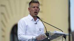 Унгарският главен прокурор иска евродепутатския имунитет на основния политически съперник на Орбан