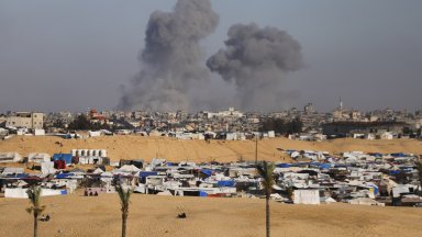 Палестинското президентство и "Хамас" обвиниха Израел в "зверско клане" в Рафах