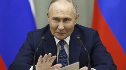 Путин встъпва в пети мандат, Париж няма да бойкотира, за да поддържа комуникационен канал