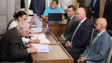 Всички снимки Ето и кандидатите за евродепутати на ГЕРБ СДС Росен Димитров