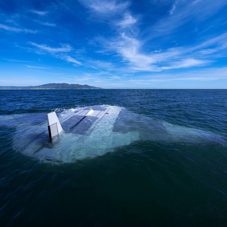 DARPA публикува първи снимки "по вода" на своята стелт безпилотна подводница