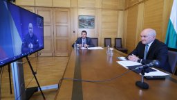 Премиерът Главчев увери украинския си колега Шмигал в категоричната подкрепа на България
