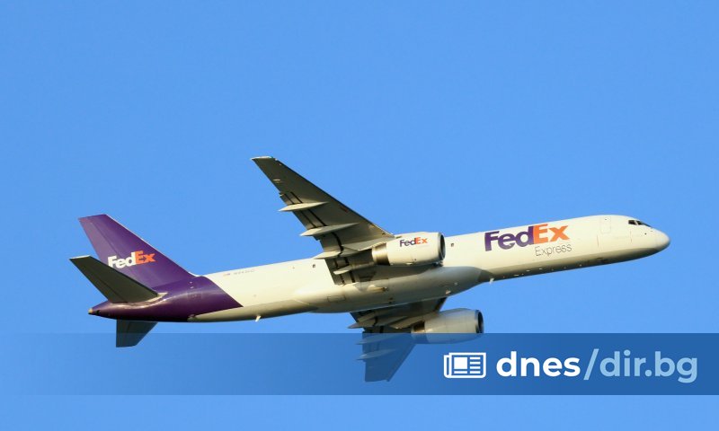 Самолетът Боинг 763 на ФедЕкс (FedEx) по маршрут Париж -