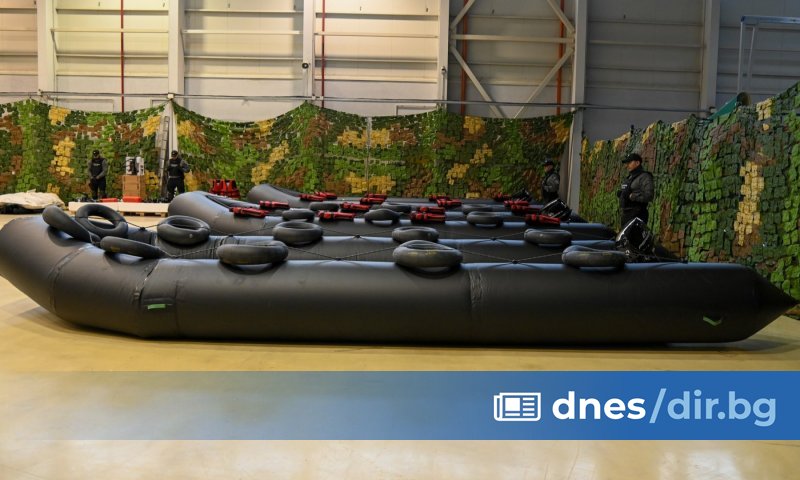 Част от тях са били превозвани в лек автомобил на