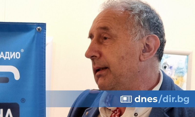 За БТА Панев уточни, че сред спасените от него е