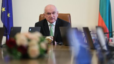 Не може пенсиите на хората да са предизборен плакат или