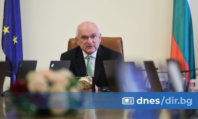 Не може пенсиите на хората да са предизборен плакат или