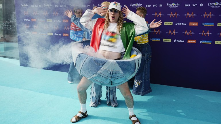 Без правила! Певец без бельо се класира за финала на "Евровизия 2024"  