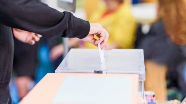 Хората с увреждания от днес подават заявления за гласуване с подвижна избирателна кутия