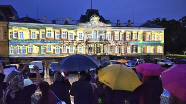 Първата вечер на видео и статични 3D проекции върху сгради