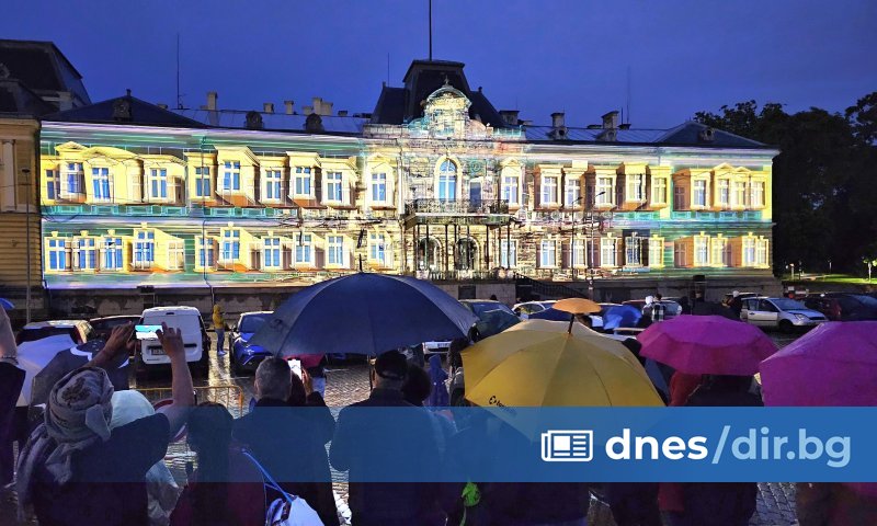 Първата вечер на видео и статични 3D проекции върху сгради,