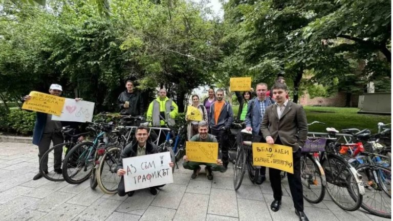 Колоездачи на контрапротест пред СО, подкрепят промените по "Патриарх Евтимий"