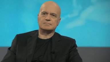 Лидерът на Има такъв народ Слави Трифонов се обяви в