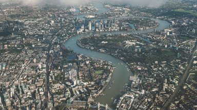 Някои нарекоха случващото се национален позор защото докато французите се