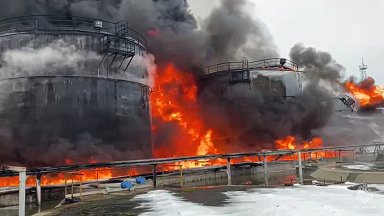 Горят петролни складове в руската Ростовска област след атака с дронове (видео)