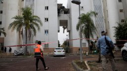 Ракета, изстреляна от Газа, удари жилищна сграда в израелския град Ашкелон