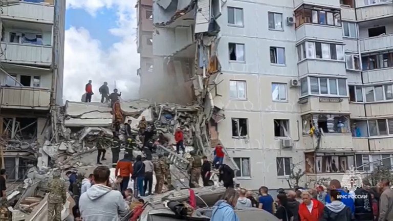 Блок частично се срути в Белгород след украински удар, има ранени 