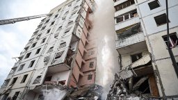 Най-малко 8 са загиналите в срутилия се блок в Белгород след украинската атака 