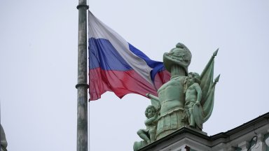 Вестник Комерсант съобщи че Шамарин е бил задържан във връзка