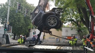 Автомобилът, причинил тежката катастрофа в Пловдив, се е движил с над 150 км в час