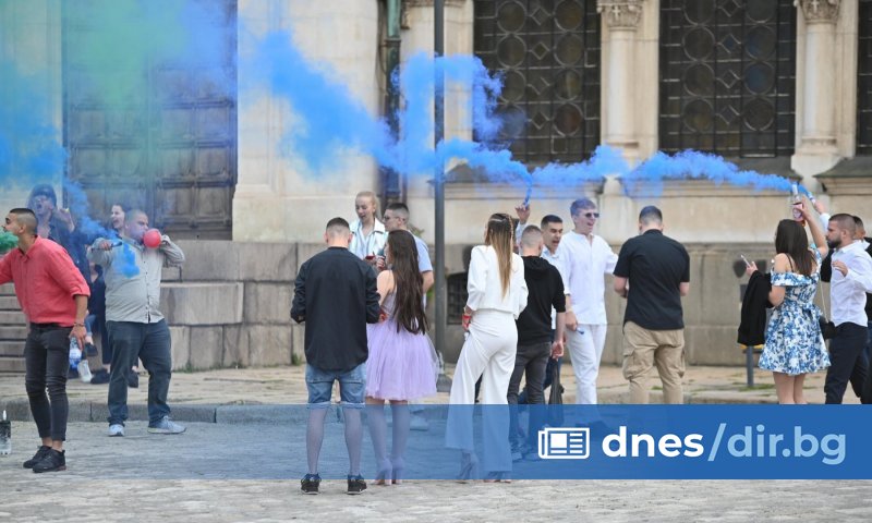 Според източници на медията едното момче е изпаднало в кома