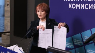 Комисията реши хартиените бюлетини и на лицевата страна да бъдат